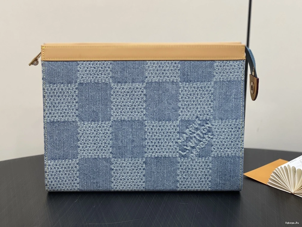 LOUIS VUITTON VOYAGE-27*21*6CM POCHETTE 0205